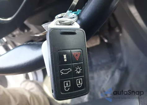 2014 Volvo S60 T5 Platinum z USA, uszkodzony, nr VIN YV1612FH4E1287242